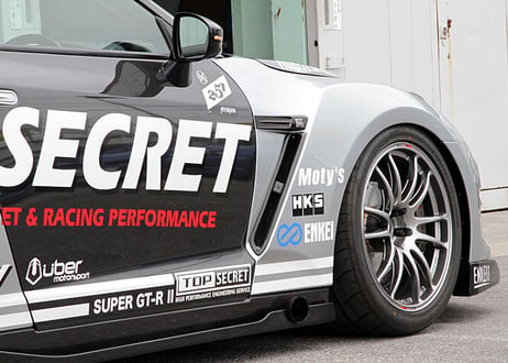 TOP SECRET  R35  フロントワイドフェンダー TYPE1（ハーフカーボン）