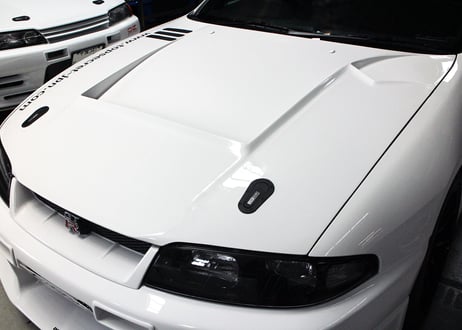 スカイライン GT-R BCNR33 前期 純正 ボンネット スカイラインGT-R BCNR33 エアロボンネット FRP製 塗装済み