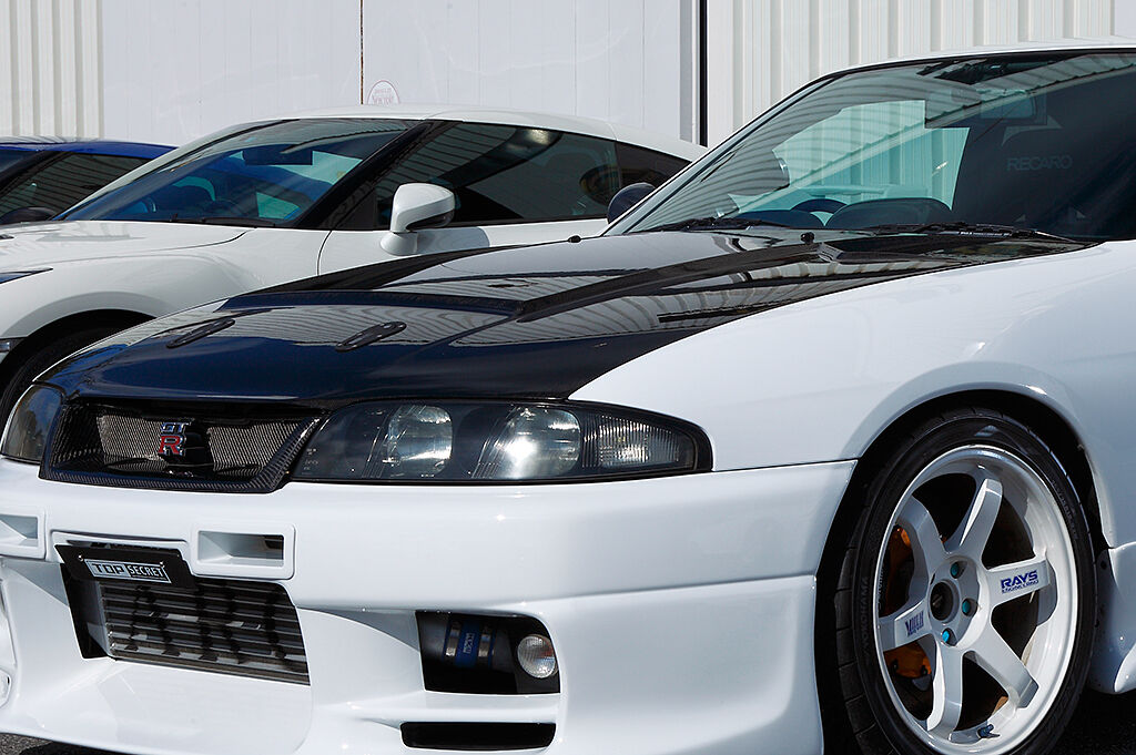 BCNR33 ボンネットフードトップモール R33 QM1 GT-R GTR Yahoo!オークション -「bcnr33 フードトップモール」の落札相場