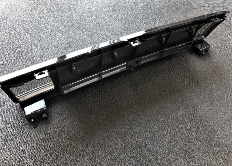 Flo's AE86 カローラレビン後期型APEX フロントグリル(フォグ穴付