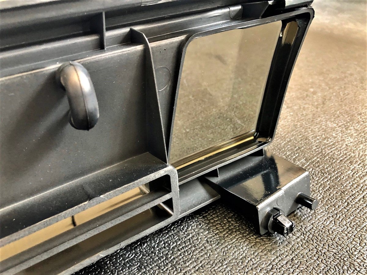 Flo's AE86 カローラレビン後期型APEX フロントグリル（フォグ穴