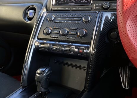 TOP SECRET  R35  ウェットカーボンダッシュパネル
