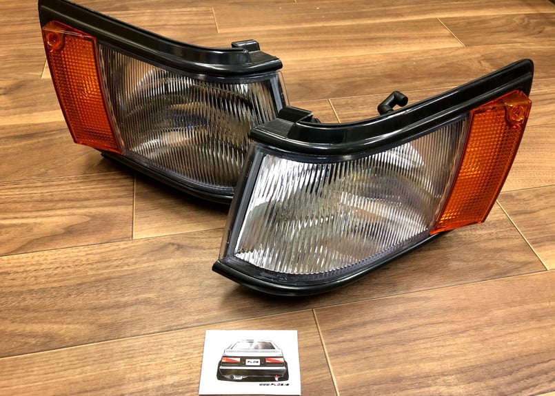 Flo's AE86 カローラレビン 後期型 コーナーレンズ 左右SET | Az-style