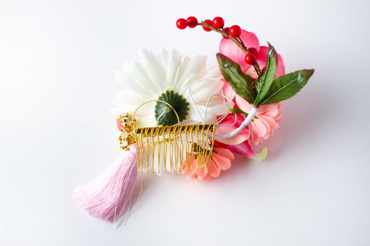 ピンク 花柄 着物。髪飾り。袴 髪飾り 花 袴 浴衣 着物 振袖 成人式 卒業式| きもの館 創美苑