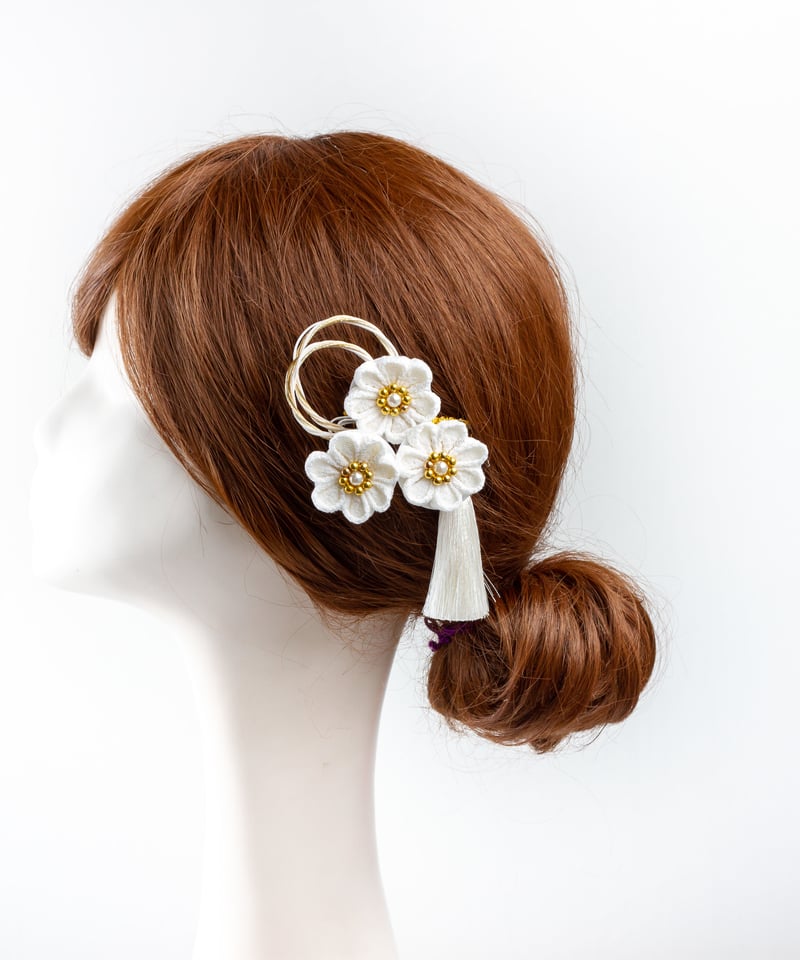 3/16❁︎ kohatarou様❁︎ 卒業式 髪飾り Prices down3）髪飾り つまみ細工 成人式「白×金 つまみのお花