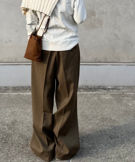 1tuck casual slacks khaki
