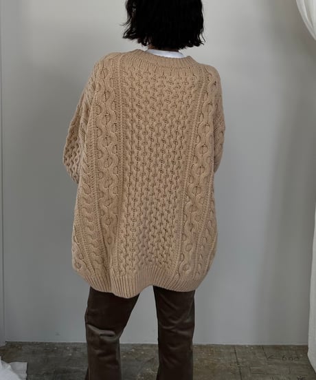 over size cable knit