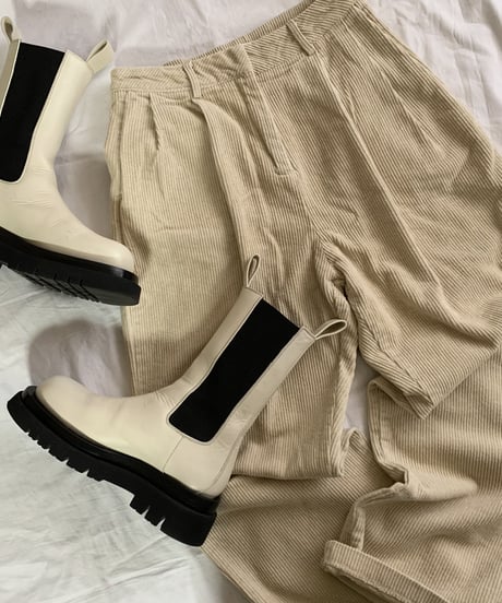 コーデュロイテーパードパンツ