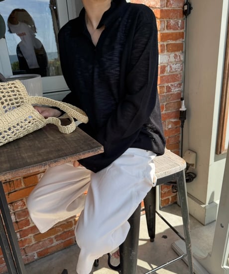 linen like open collar knit