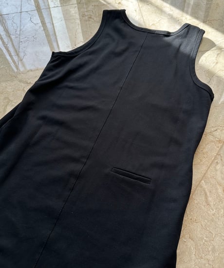 sleeveless dress