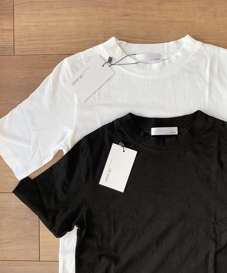 basic t-shirt (white/black)