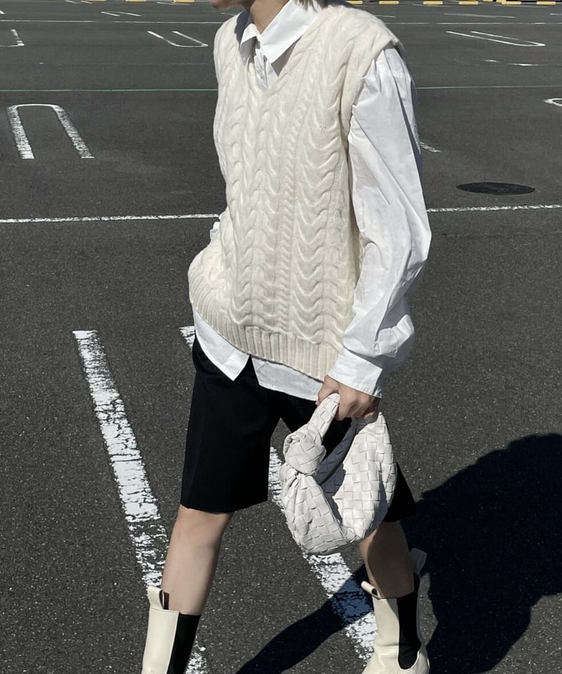ケーブルニットベストblack,ivory | ok.soon ケーブルニットベストblack,ivory | ok.soon