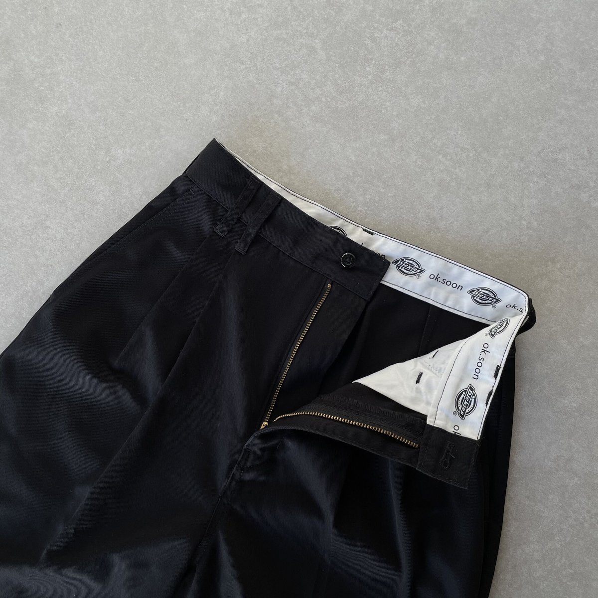 ok.soon×dickies 2tuck tapered chino pants (blac ok.soon×dickies 2tuck tapered chino pants (blac