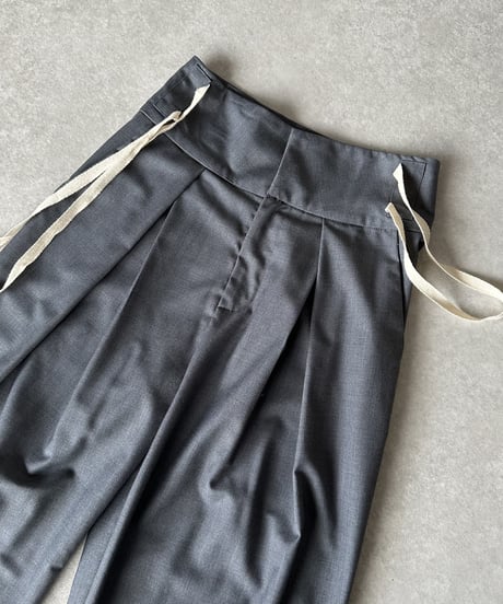 inbox pleats slacks gray