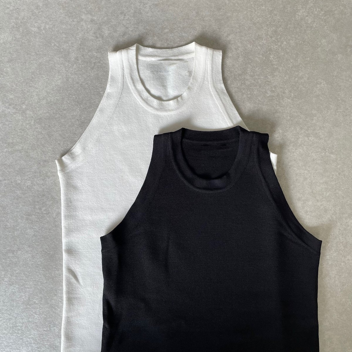 ホルターネックタンクトップwhite,black | ok.soon
