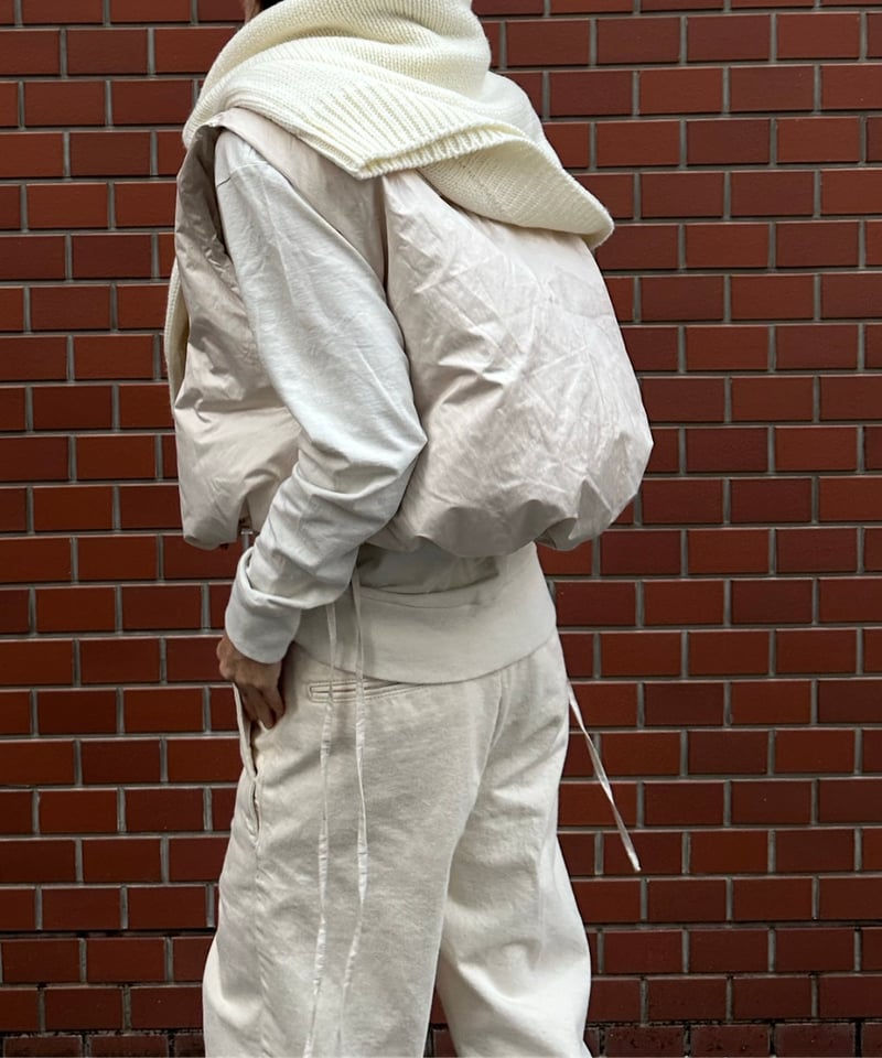W name down vest (×FASHIRU)ecru | ok.soon W name down vest (×FASHIRU)ecru | ok.soon