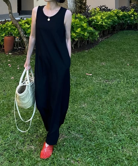 sleeveless dress