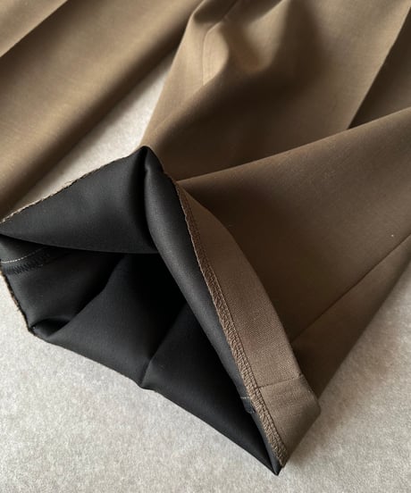 1tuck casual slacks khaki