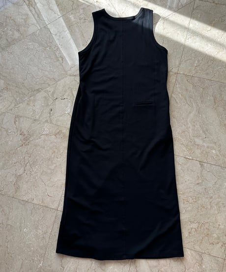 sleeveless dress