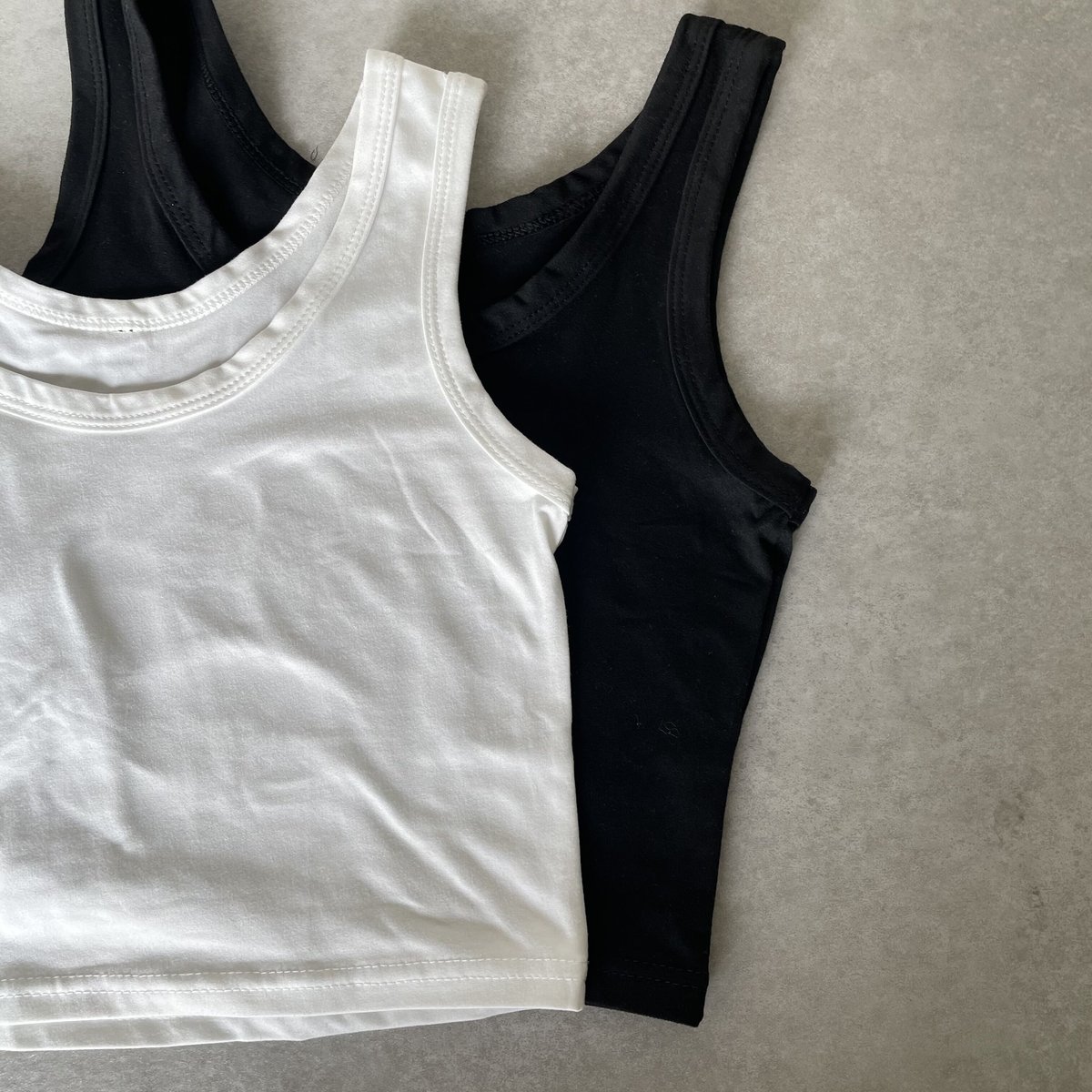 cropped tank (white/black) | ok.soon