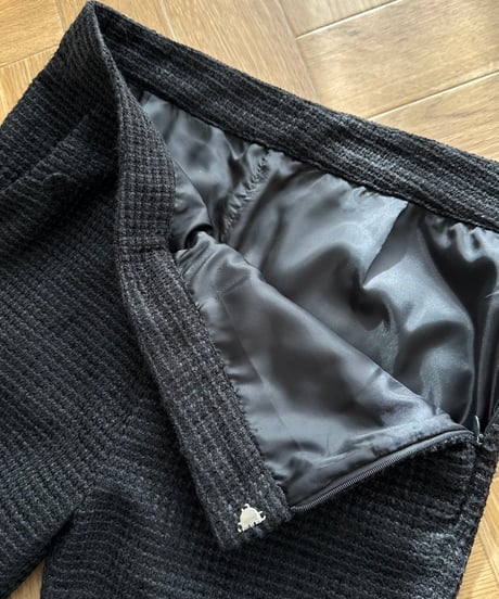 monotone tweed capri pants