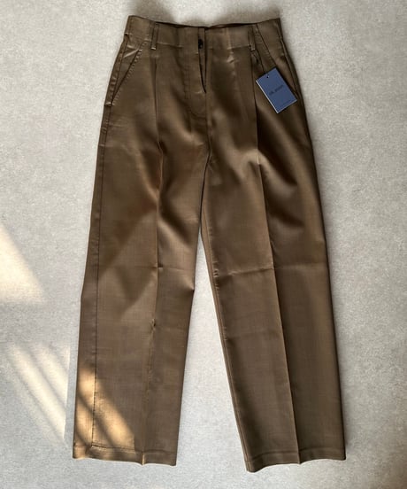 1tuck casual slacks khaki