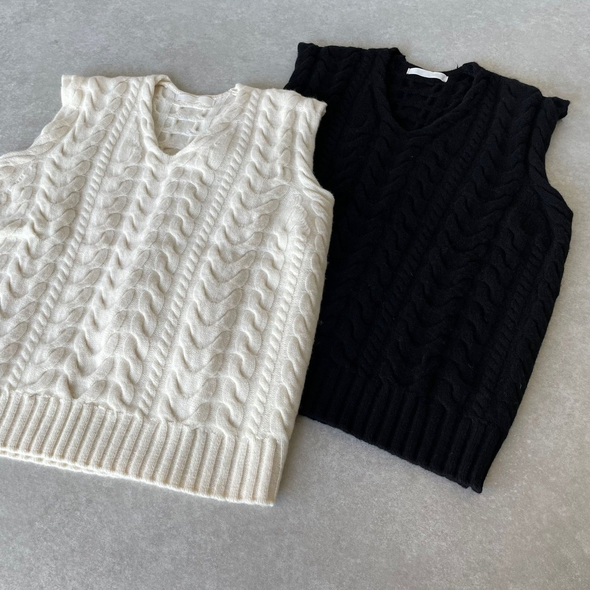 ケーブルニットベストblack,ivory | ok.soon ケーブルニットベストblack,ivory | ok.soon
