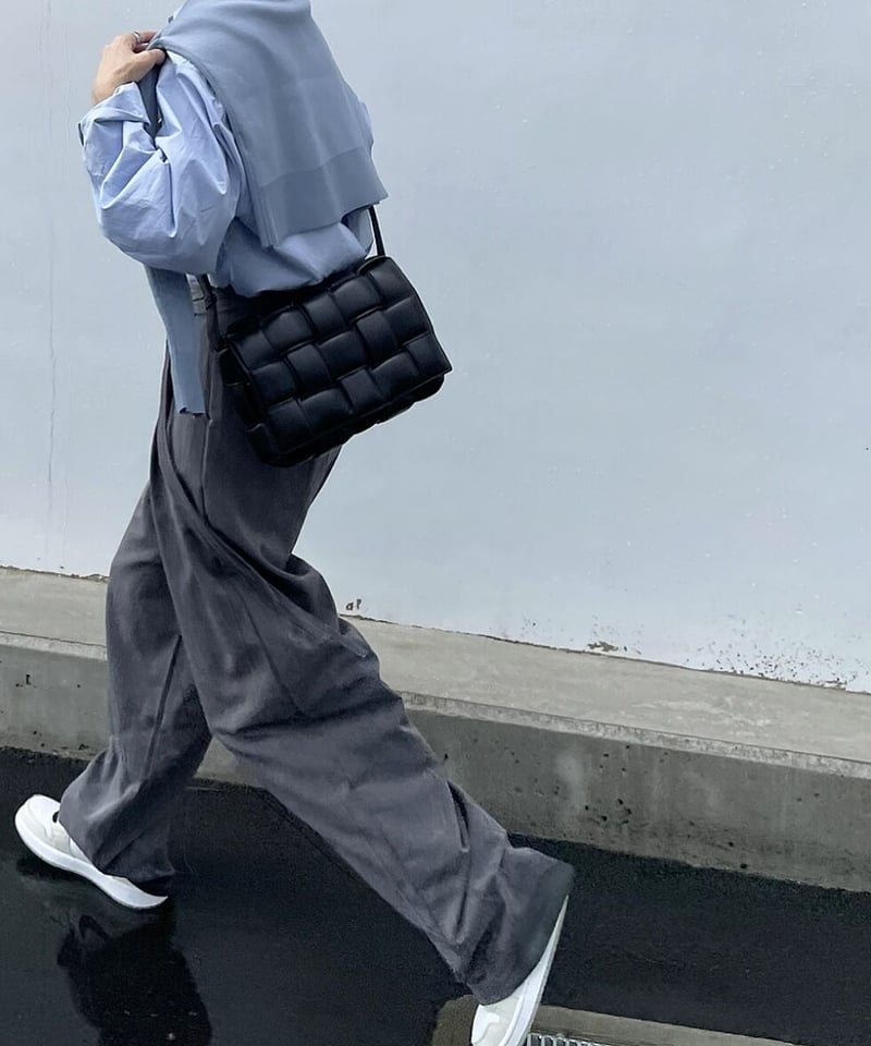 オクスン　ok.soon モノトーンツイードカプリパンツ　サイズ２新品未使用 オクスン ok.soon モノトーンツイードカプリパンツ サイズ2新品未使用