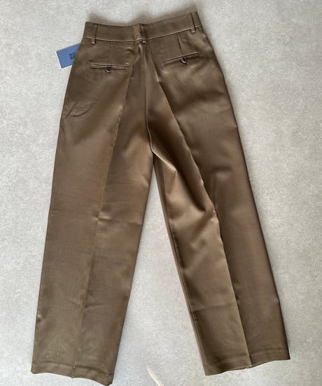 1tuck casual slacks khaki
