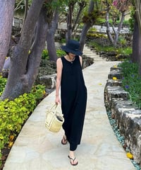 sleeveless dress