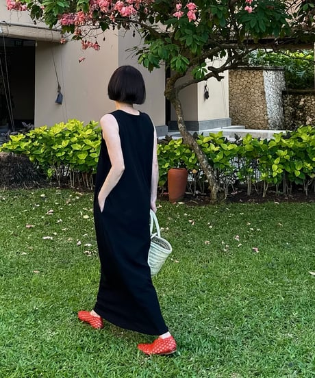 sleeveless dress