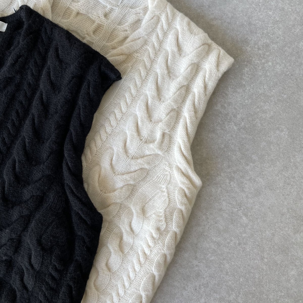 ケーブルニットベストblack,ivory | ok.soon ケーブルニットベストblack,ivory | ok.soon