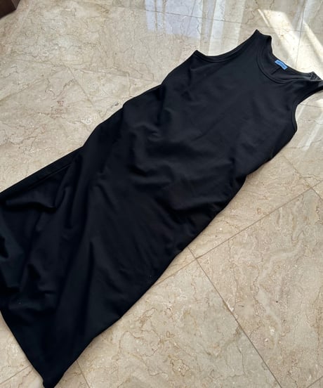 sleeveless dress