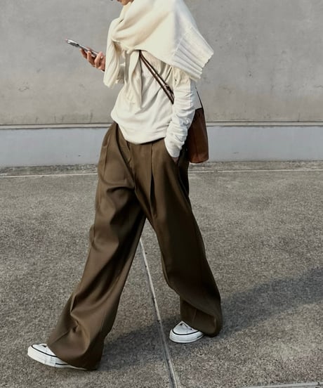1tuck casual slacks khaki