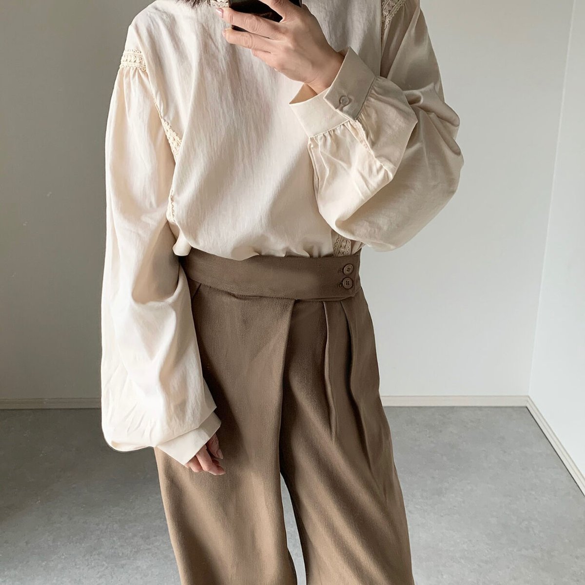 bonbon lace blouse(ecru,black) | ok.soon