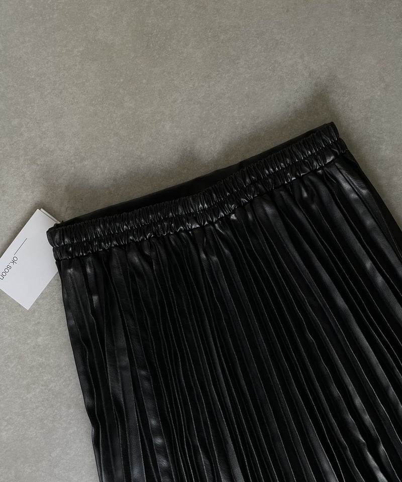 fake leather pleats skirt | ok.soon