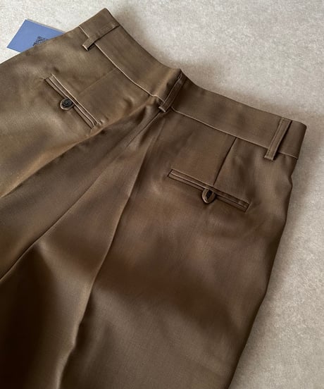 1tuck casual slacks khaki