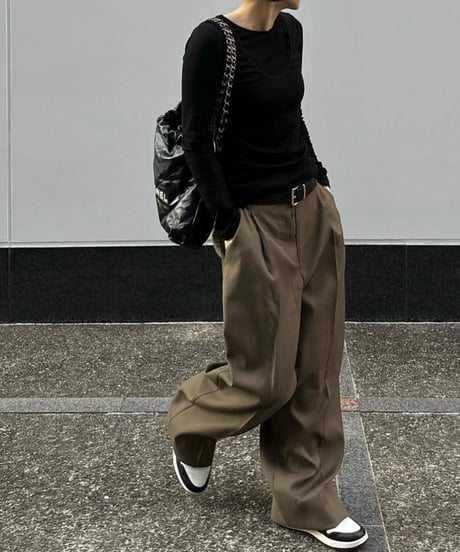 1tuck casual slacks khaki