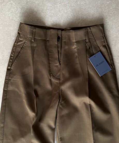 1tuck casual slacks khaki