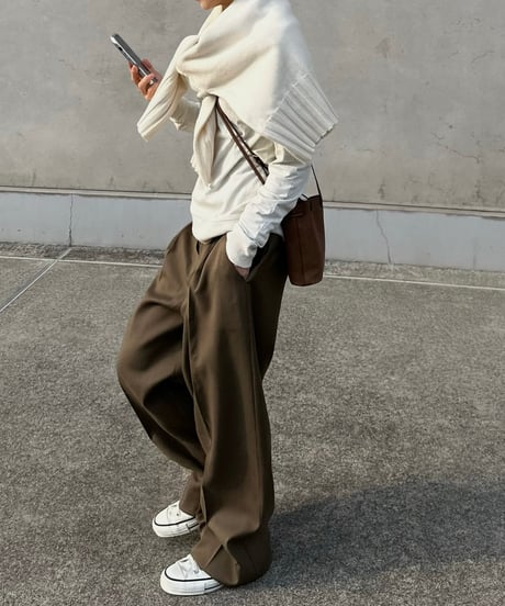 1tuck casual slacks khaki