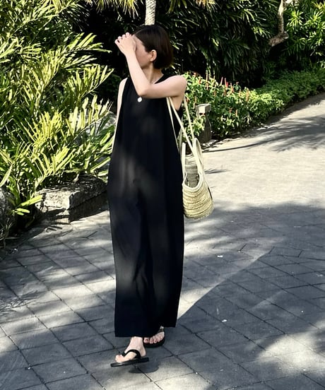 sleeveless dress