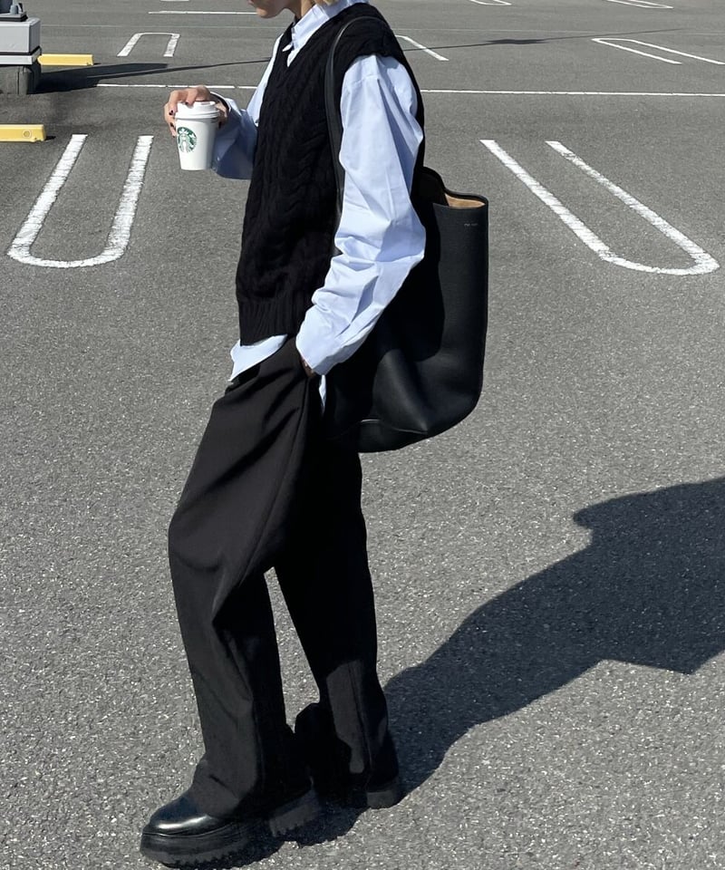 ケーブルニットベストblack,ivory | ok.soon