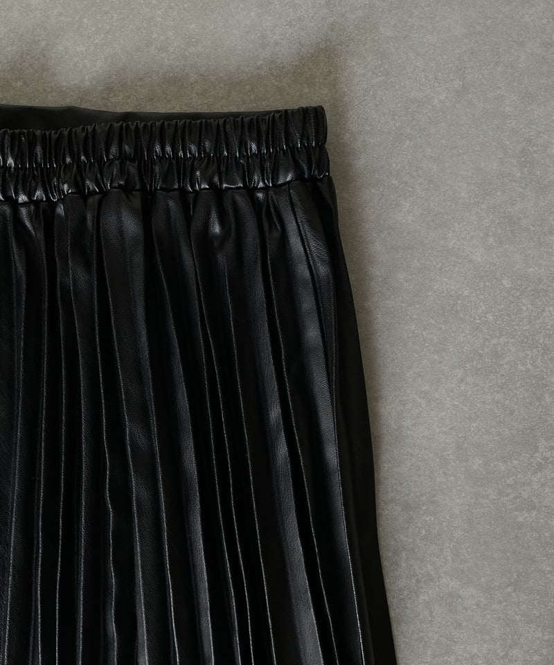 fake leather pleats skirt | ok.soon