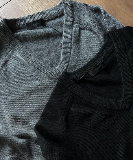 V neck wool knit