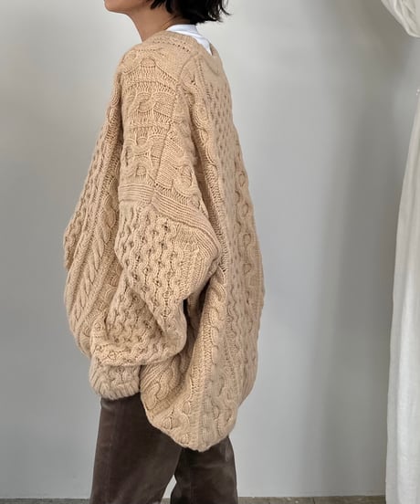 over size cable knit