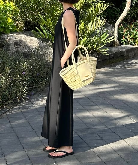 sleeveless dress