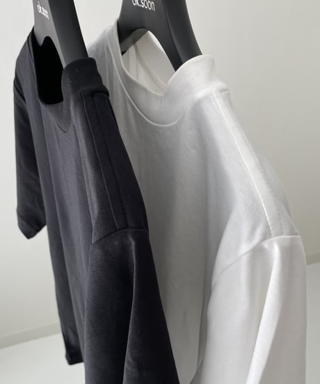 over size t-shirt (white/black)