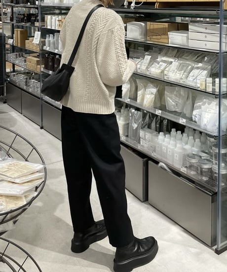 ハイネックケーブルニットivory