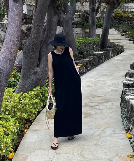 sleeveless dress
