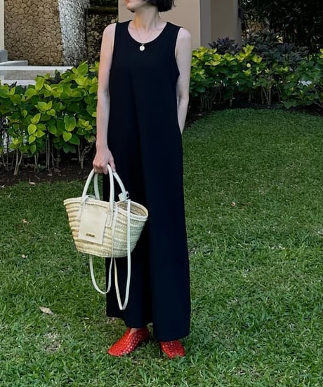 sleeveless dress